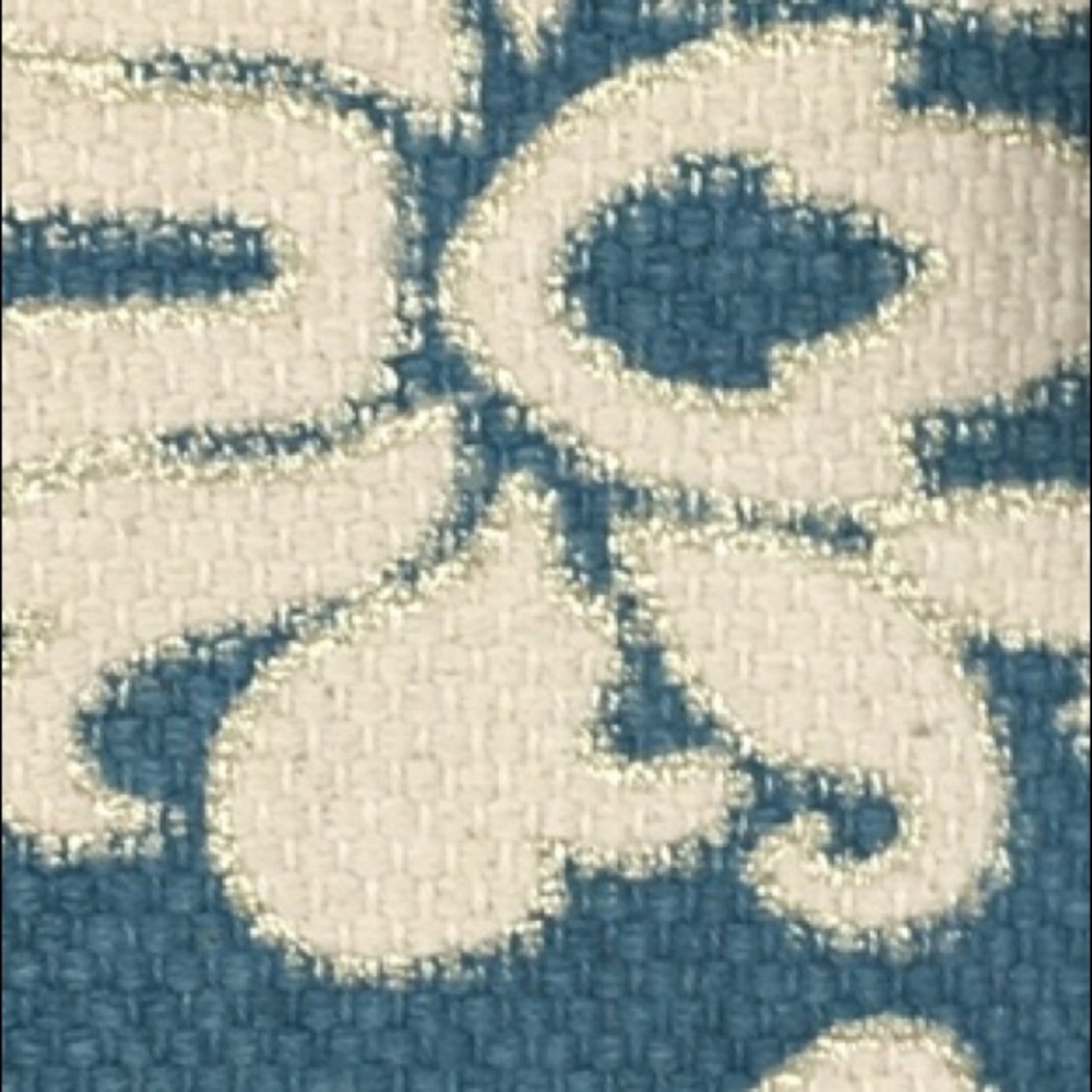 Thro Home Aqua Cream Gold Metallic Accent Rug With Tassels
